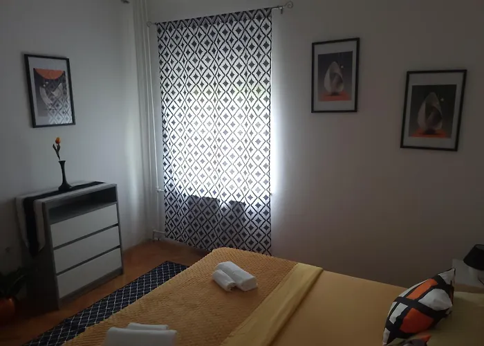Max * Kaštela