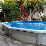 Vila Max *