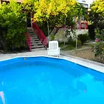 Vila Max *